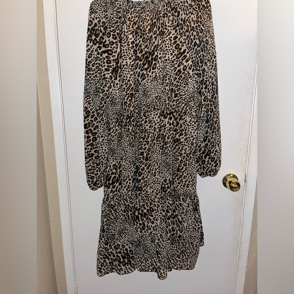 women's XXL Tiered Cheetah Print Dress With Balloon Sleeve Keyhole maxi length - Picture 8 of 11